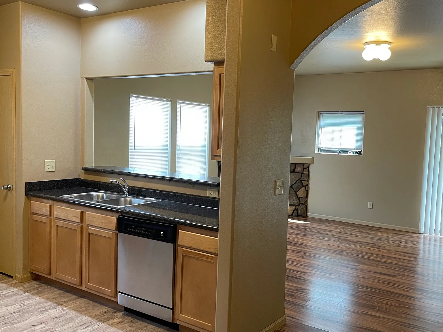 3 bed, 1618 sqft, $2,611 — Photo 4