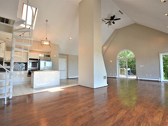 2nd image of 181 Lincoln St #3
