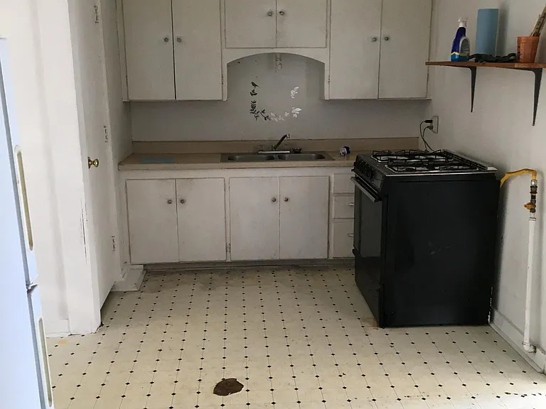 113 W 2nd St — Photo 3