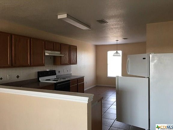 2nd image of 3001 Cantabrian Dr