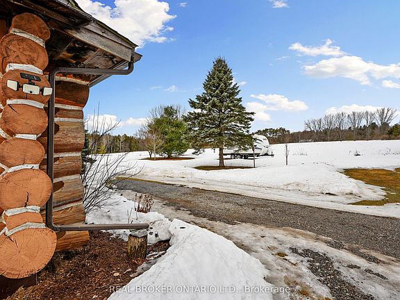 4th image of 481 Oak Hill Rd