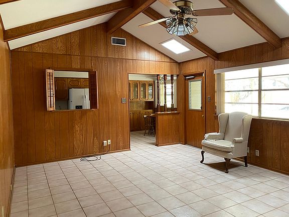 2nd image of 108 Dandelion Ln