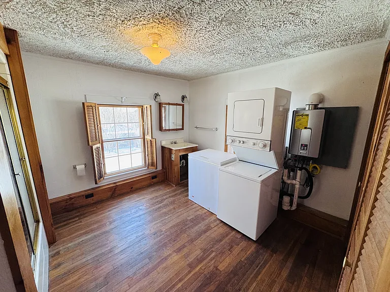240 Pine St — Photo 20