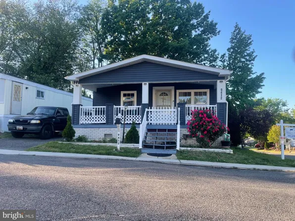9412 Firtree Park St, Capitol Heights, MD 20743