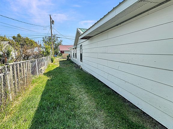 4th image of 25 2nd Ave SW