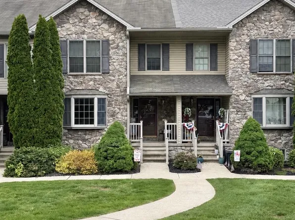 1212 Overlook Rd, Middletown, PA 17057