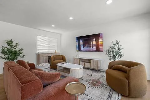 22309 Leadwell St — Photo 16