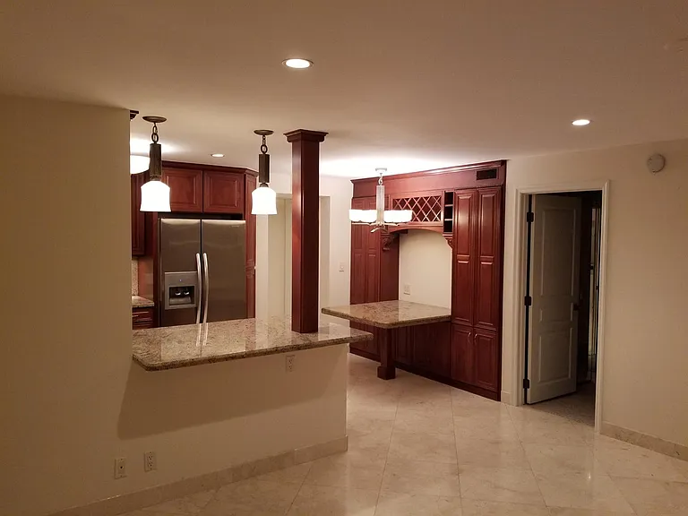 2857 NE 32nd St #8 — Photo 10