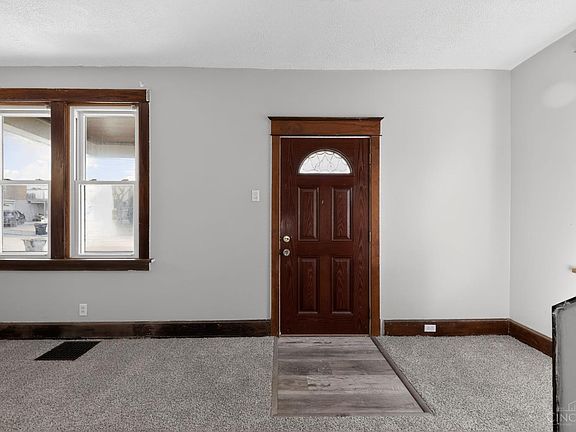 4th image of 3353 McFadden Ave