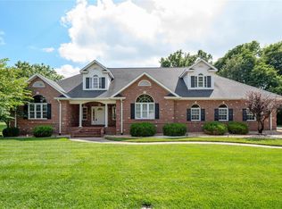 18 Raven Oak Dr, Shiloh, IL 62221