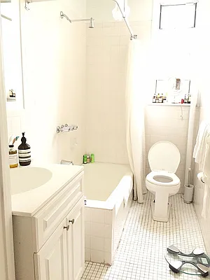 Rented by Manhattan Realty Group | media 11