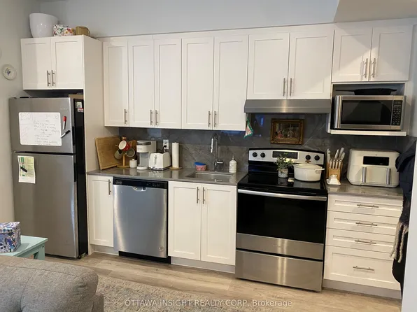 515 Chapel St #1, Ottawa, ON K1N 8A1