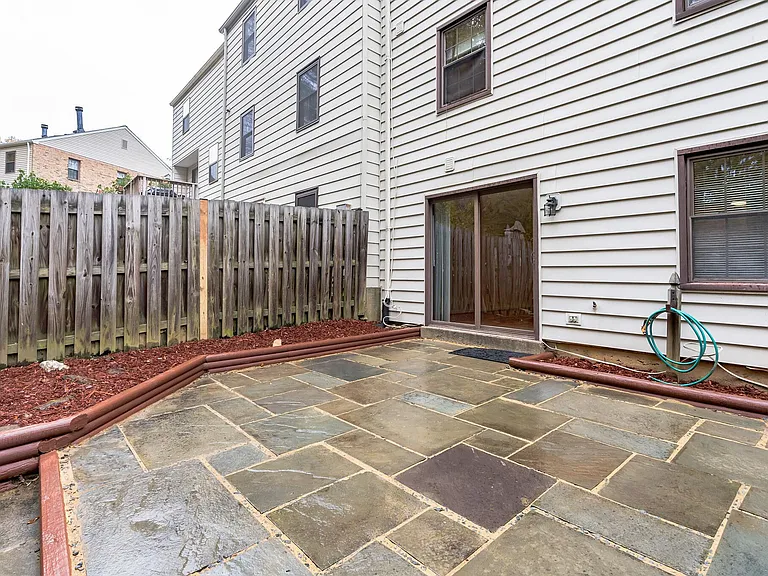 6031 Clerkenwell Ct — Photo 35