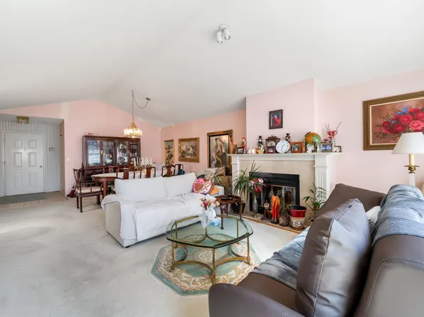 7660 Minoru Blvd #301, Richmond, BC V6Y 1Z5