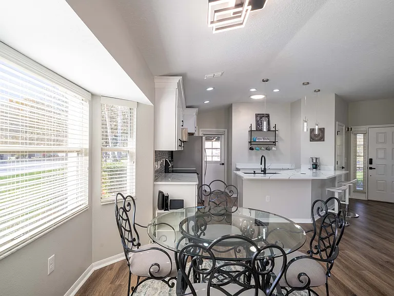 2209 N Brentwood Cir — Photo 20