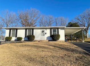 12 Circle Dr, Union, MO 63084