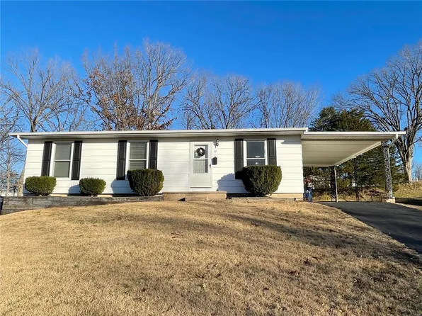 12 Circle Dr, Union, MO 63084