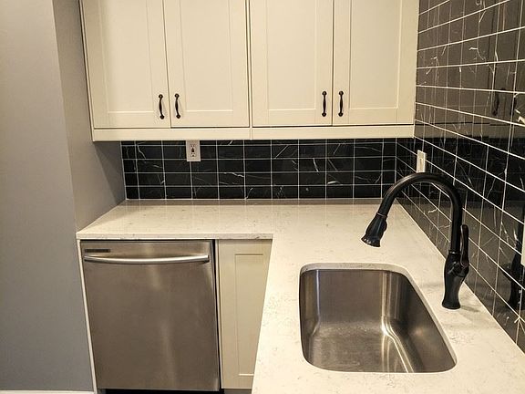 5th image of 4256 Maryland Ave Unit Sle
