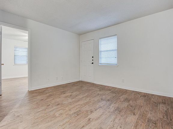 4th image of 2900 Swisher St APT 212