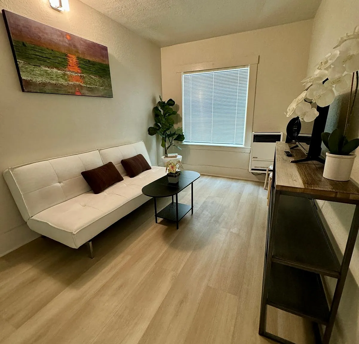 2 bed, 950 sqft, $3,490 — Photo 2