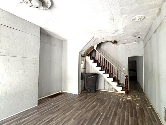 2nd image of 849 Harlem Ave