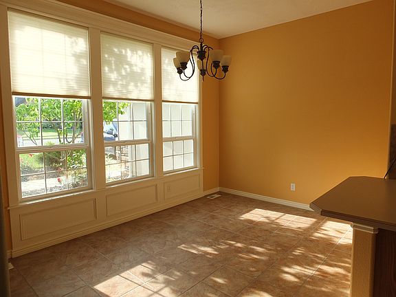 Kitchen dining area