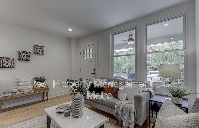 1711 Lang Pl NE — Photo 6
