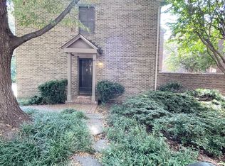 1208 W Abingdon Dr, Alexandria, VA 22314