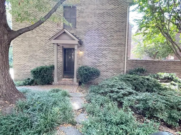 1208 W Abingdon Dr, Alexandria, VA 22314