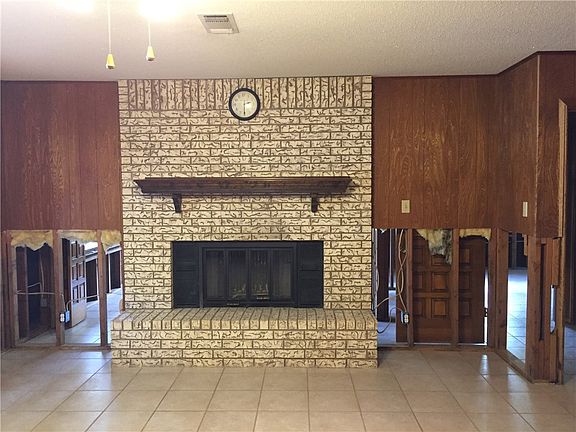 5th image of 1003 Lakeshore Dr
