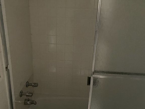 4th image of 6128 N Kenmore Ave APT 205