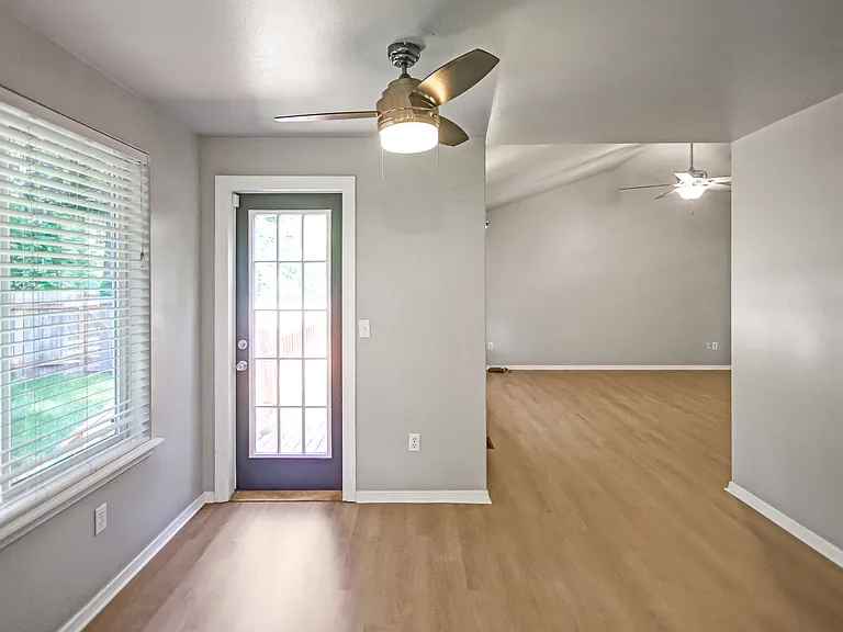 22335 Glenview Ct SE — Photo 8