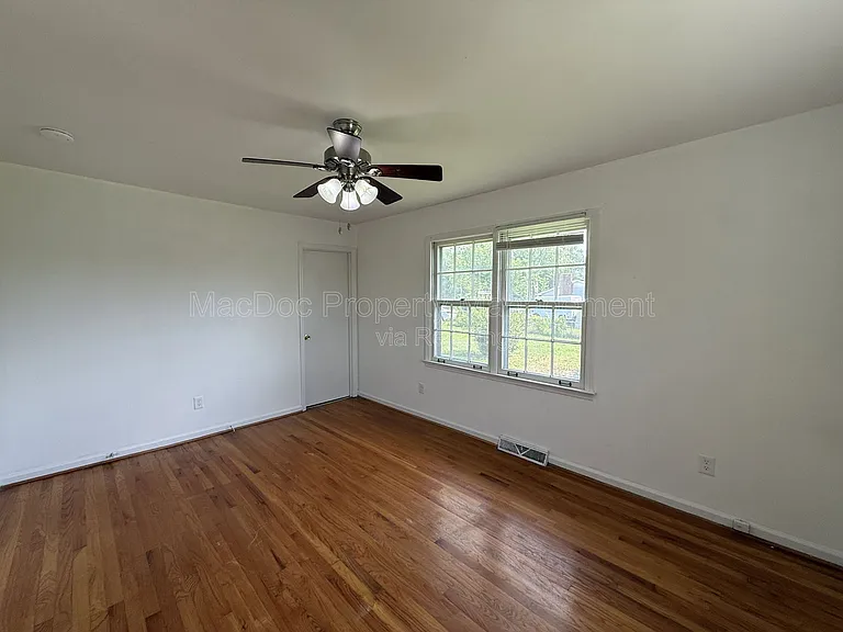 1804 Sherwood Dr — Photo 18