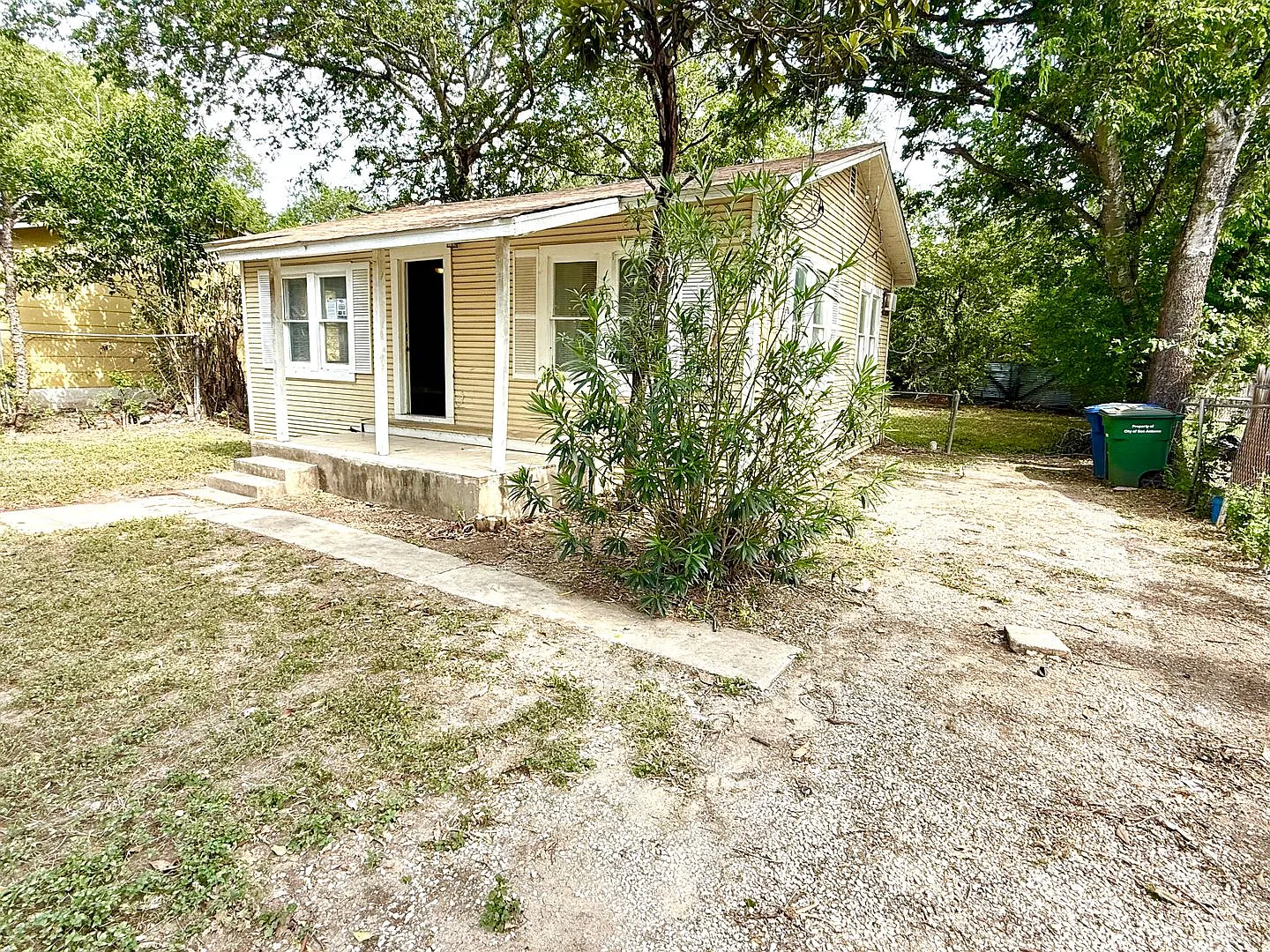 Charming Cottage Retreat with Fenced Yard! — Photo 2