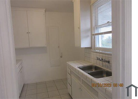 5th image of 2286 1/2 W Adams Blvd