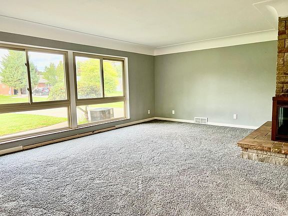 4th image of 4865 Centennial Dr