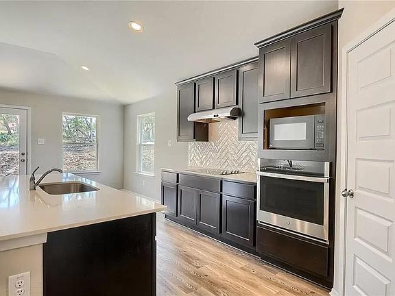 4th image of 21206 Santa Carlo Ave