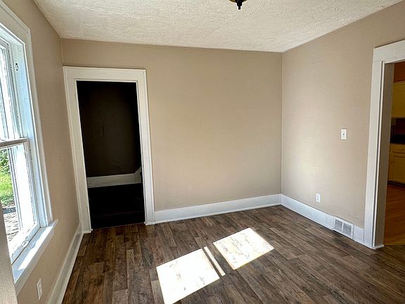 4th image of 607 S Henrietta Ave