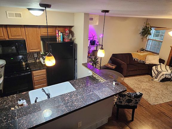 5th image of 260 Coventry Ct Unit 18