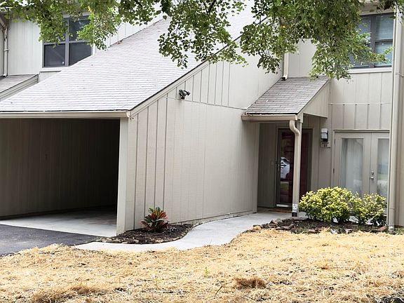 2nd image of 8705 Olde Colony Trl
