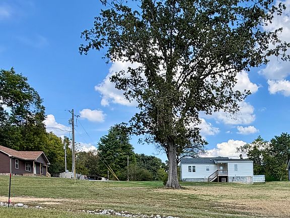 4th image of 1041 Topton Rd