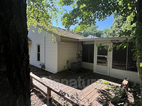 2nd image of 921 Wickford Dr