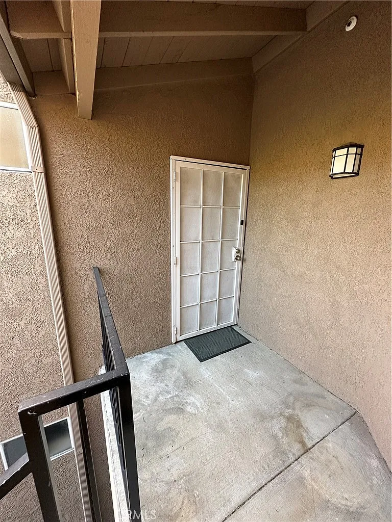 2 bed, 956 sqft, $2,700 — Photo 2