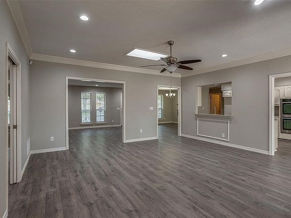 3rd image of 2608 Walnut Ln