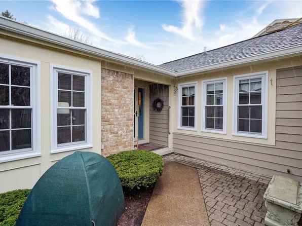 89 Creek Rdg, Pittsford, NY 14534