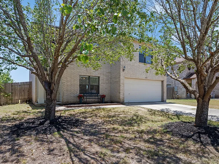 1814 Grassland Dr — Photo 2