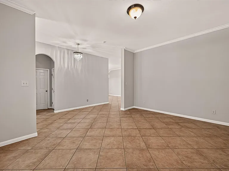 706 Silver Creek Cir — Photo 9