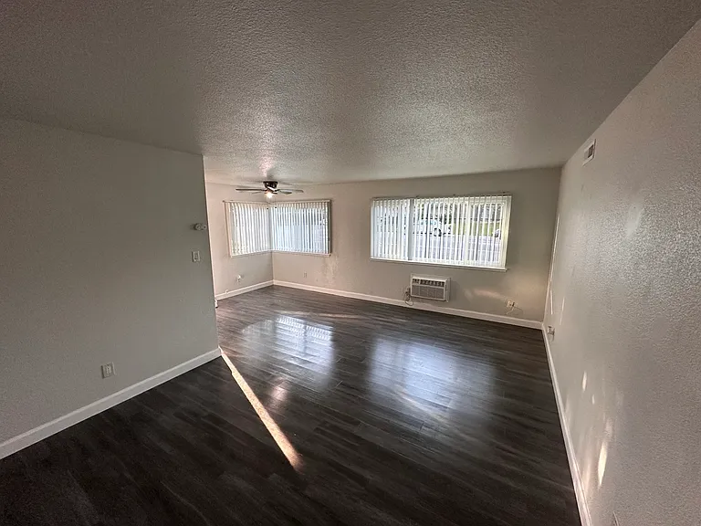 901 Carro Dr #3 — Photo 2