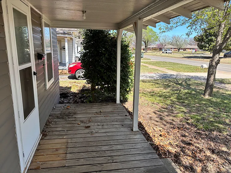 703 N Blvd — Photo 13
