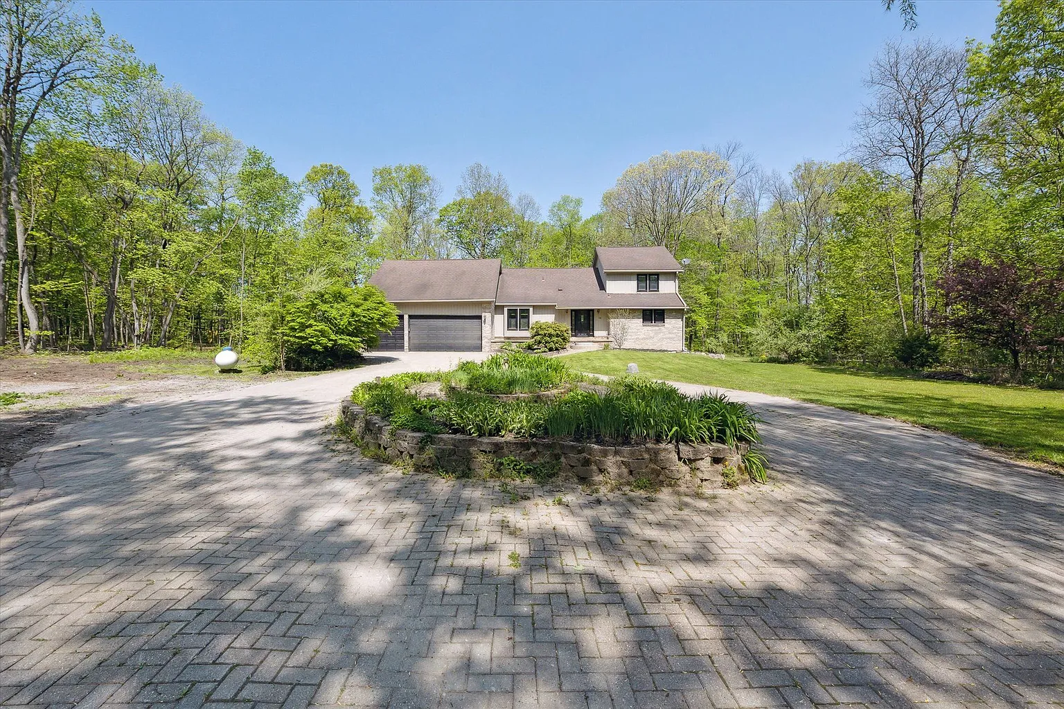 730 Deadwood Ln photo 1
